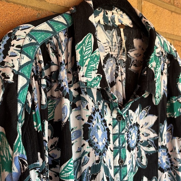 Free People women’s “Good Vibrations “ Floral Printed Button Front Shirt L - Picture 3 of 10